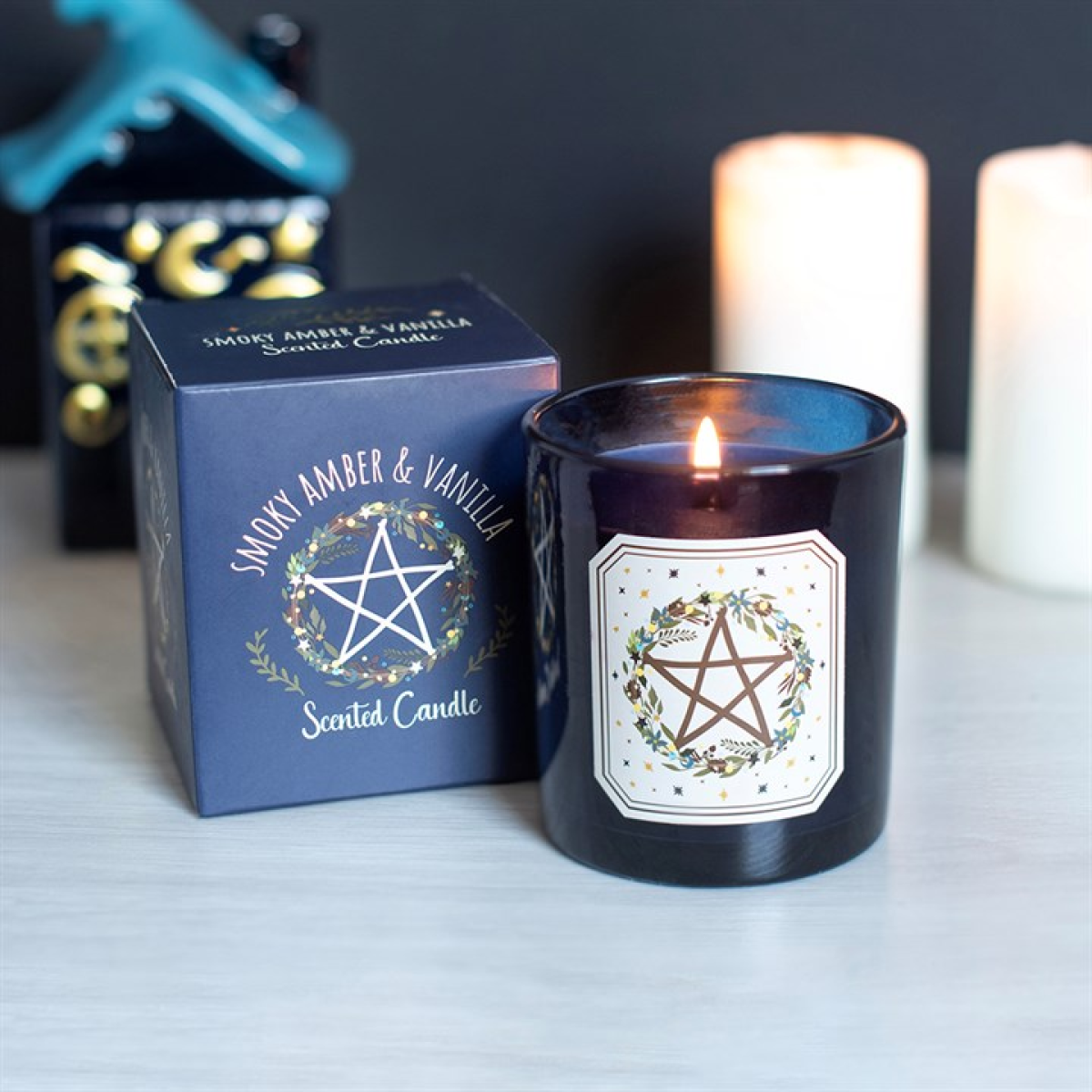 Solstice Wreath Smoky Amber & Vanilla Candle Solstice Wreath Smoky Amber & Vanilla Candle