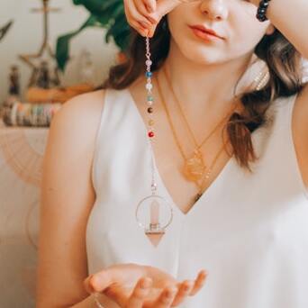 lady using pendulum square